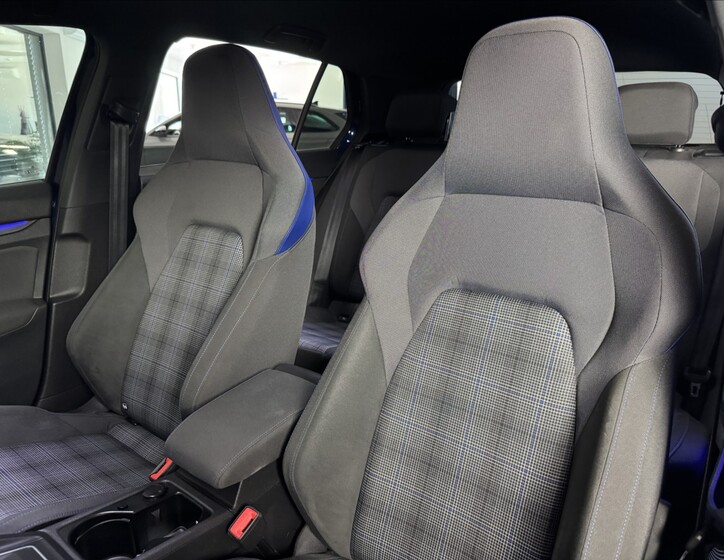 Volkswagen Golf 24