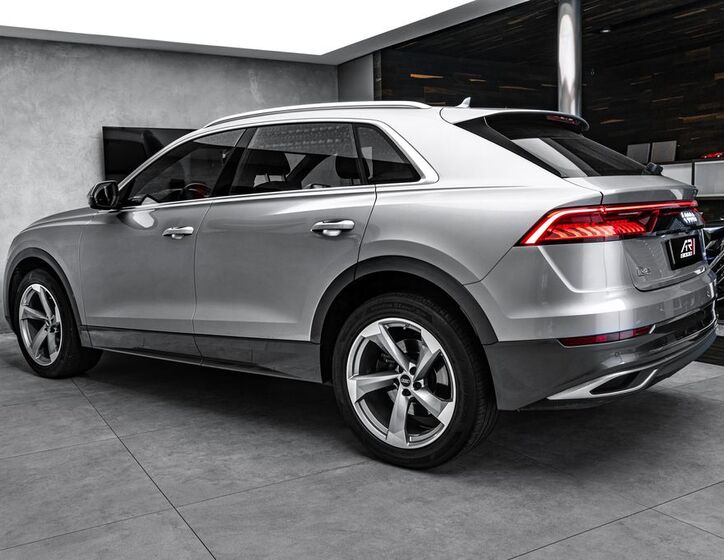 Audi Q8 6