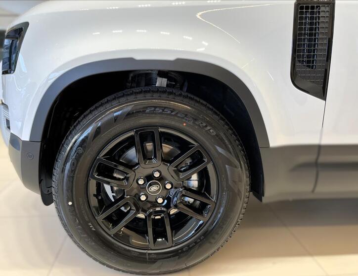 Land Rover Defender 2