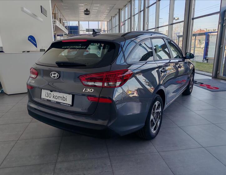 Hyundai i30 4
