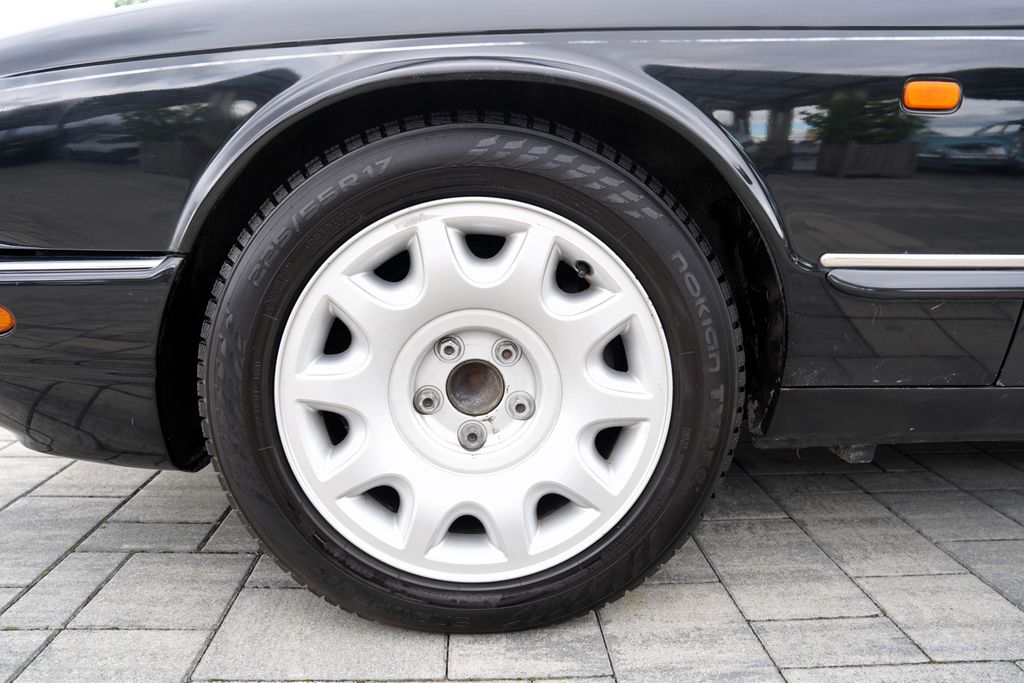 Jaguar XJR