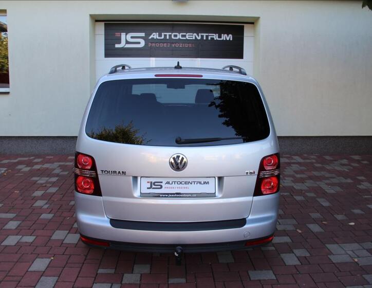 Volkswagen Touran 8
