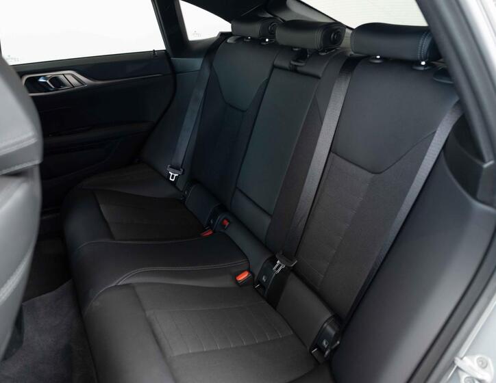 BMW i4 21