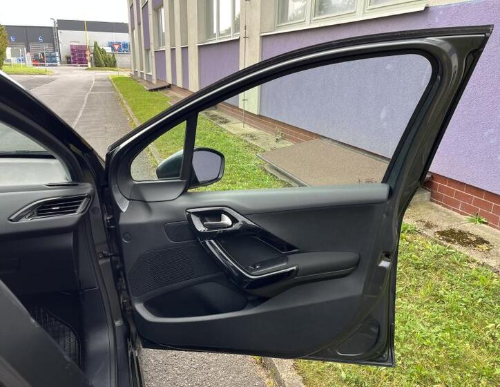 Peugeot 208 24
