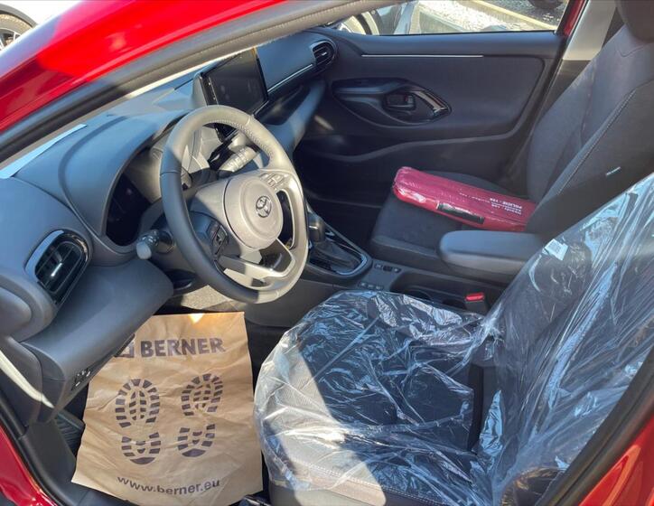 Toyota Yaris 4