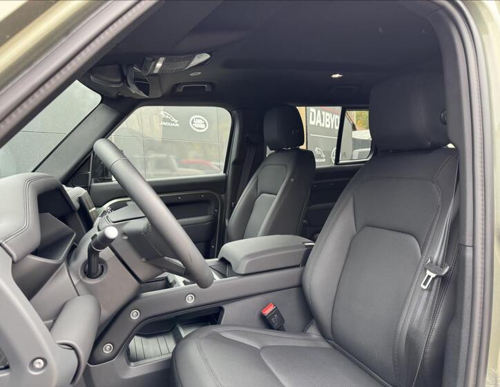 Land Rover Defender 11