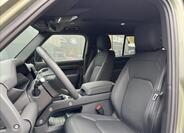 Land Rover Defender 11