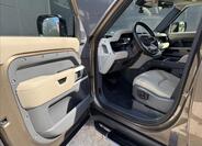 Land Rover Defender 10