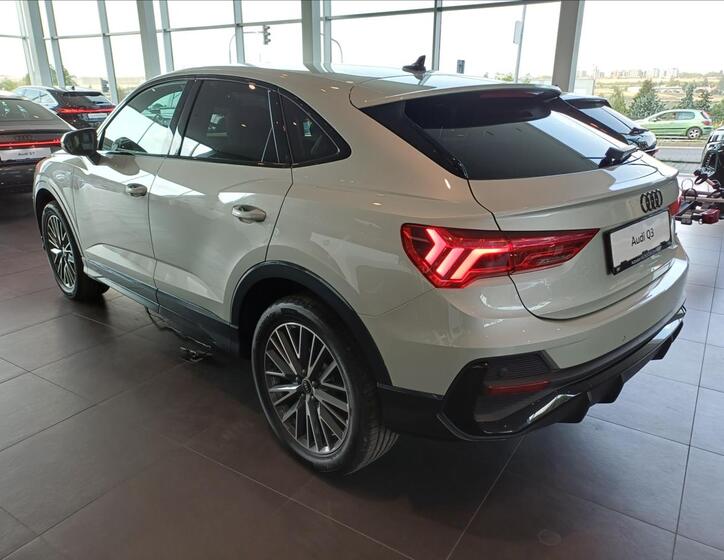 Audi Q3 7