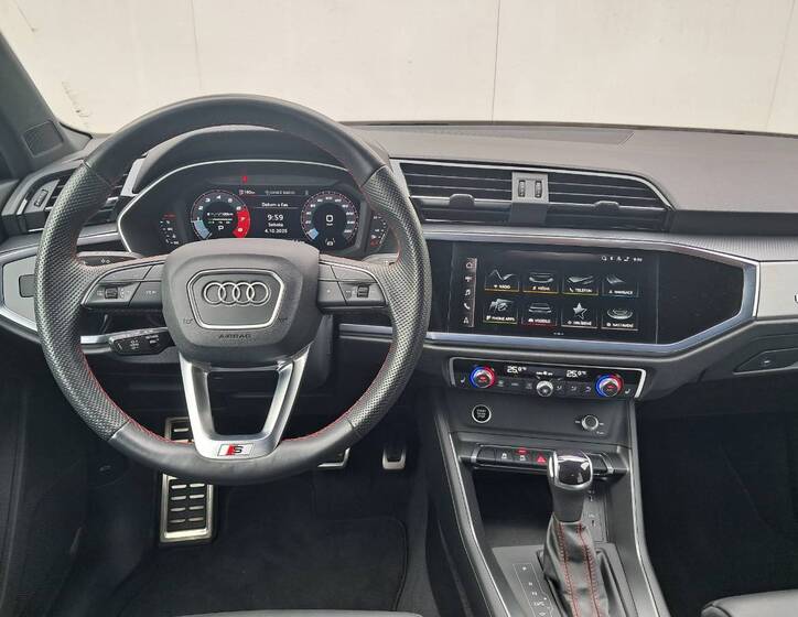 Audi Q3 5