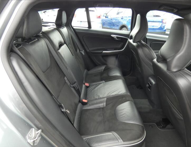 Volvo V60 13
