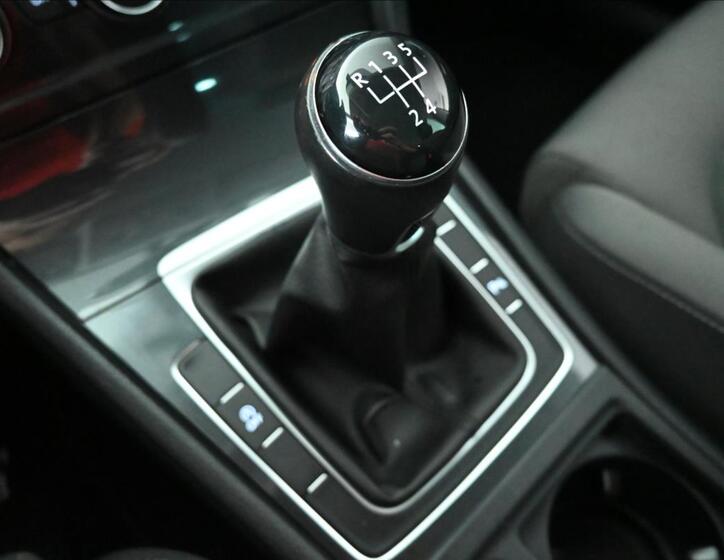 Volkswagen Golf 24