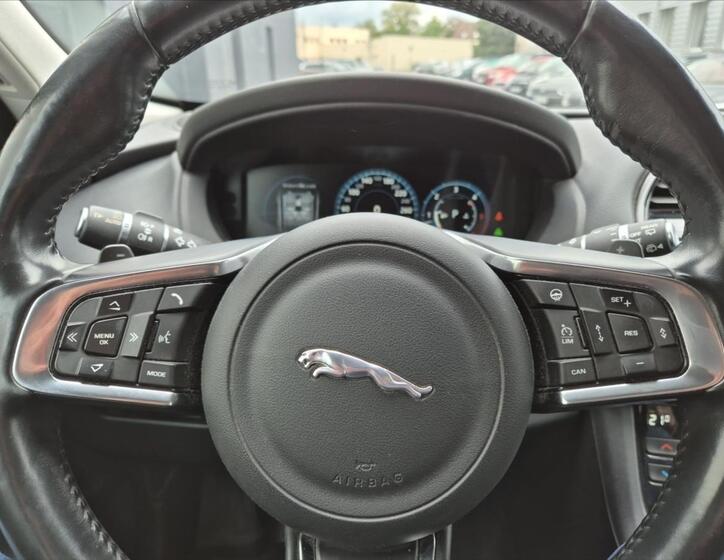 Jaguar F-Pace 14