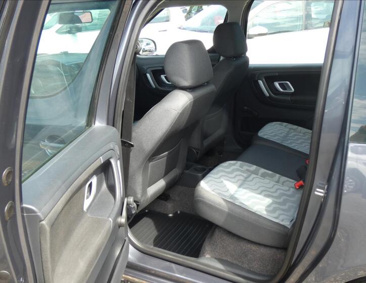 Škoda Roomster 9