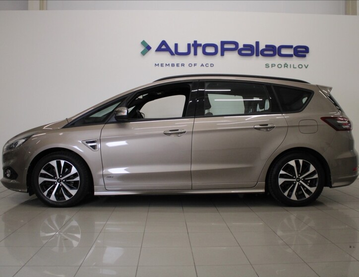Ford S-MAX 5