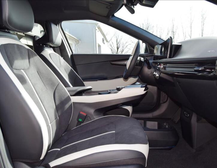 KIA EV6 4