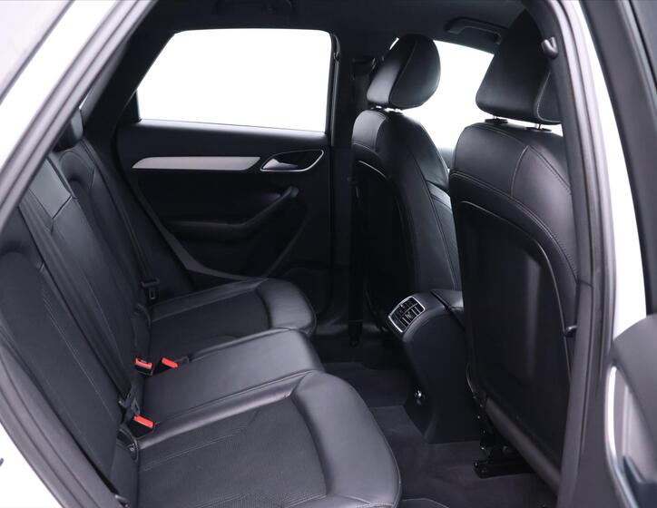 Audi Q3 15