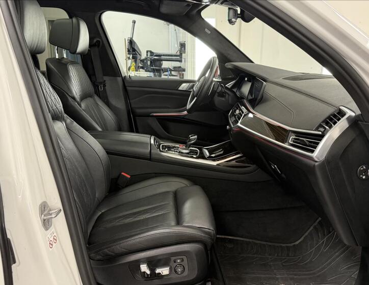 BMW X7 12