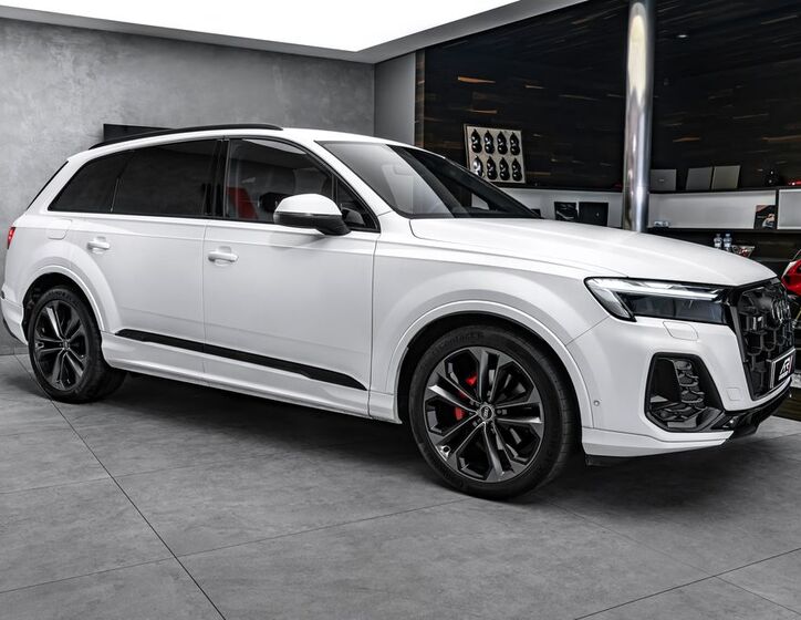 Audi Q7 4