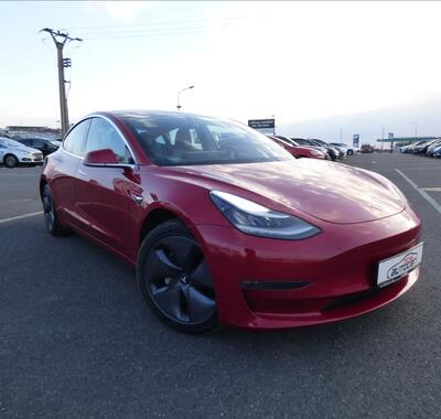 Tesla Model 3 1
