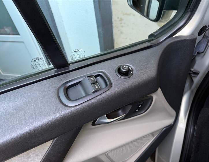 Ford Tourneo Custom 19