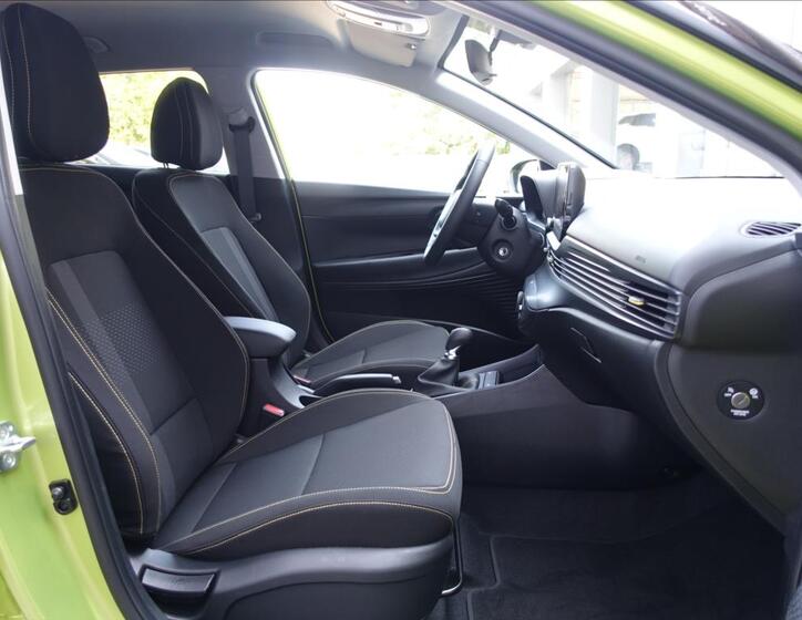 Hyundai i20 10