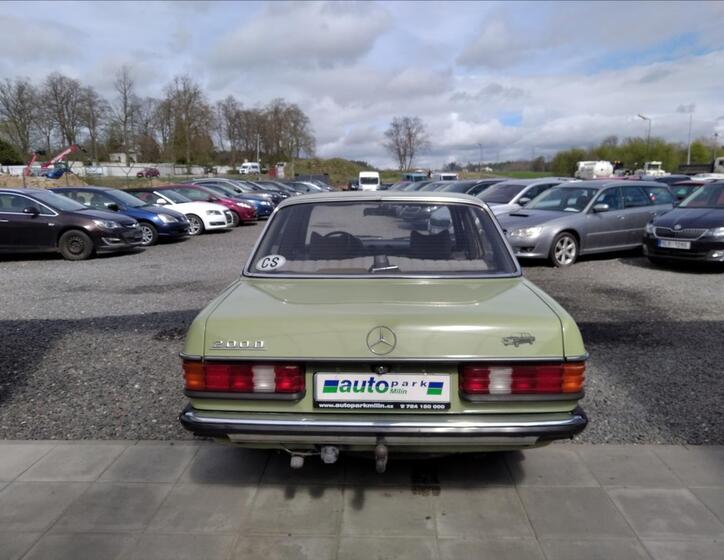 Mercedes-Benz 200 6