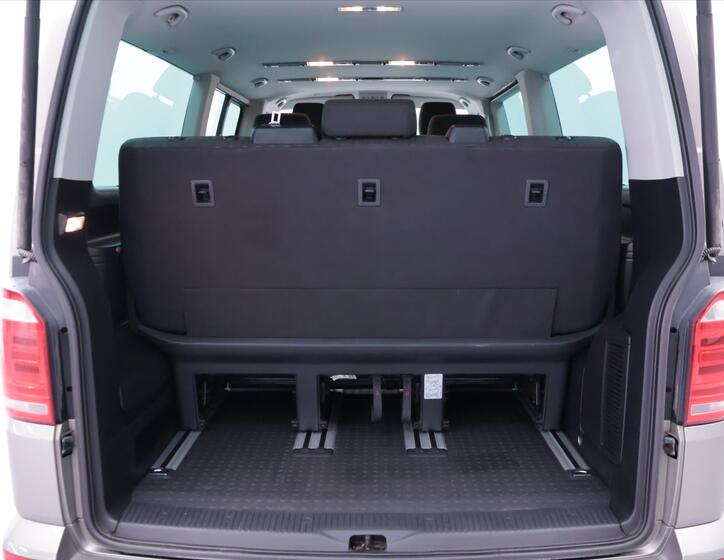 Volkswagen Multivan 10
