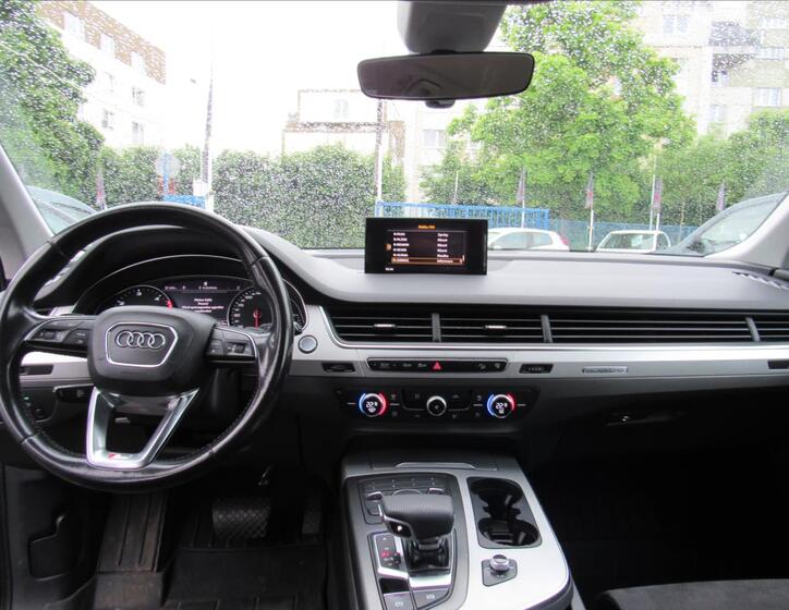 Audi Q7 11