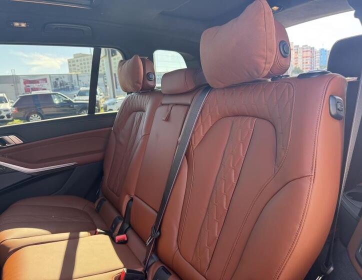 BMW X7 25