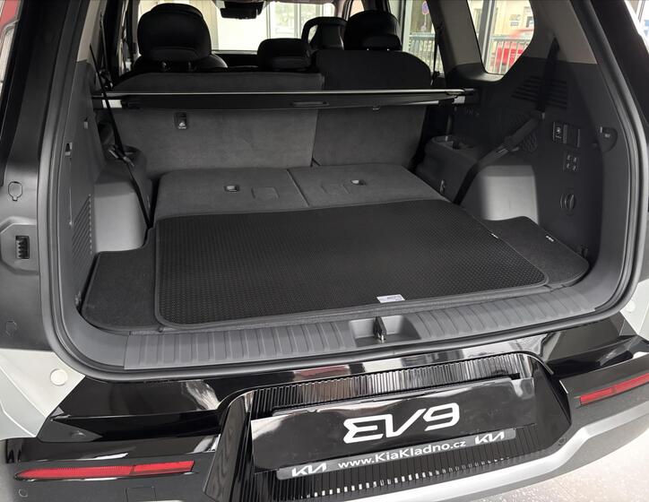 KIA EV9 8