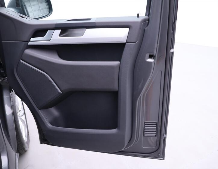 Volkswagen Multivan 14