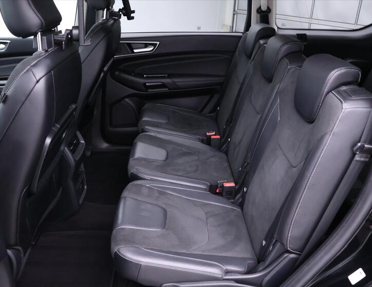 Ford Galaxy 18
