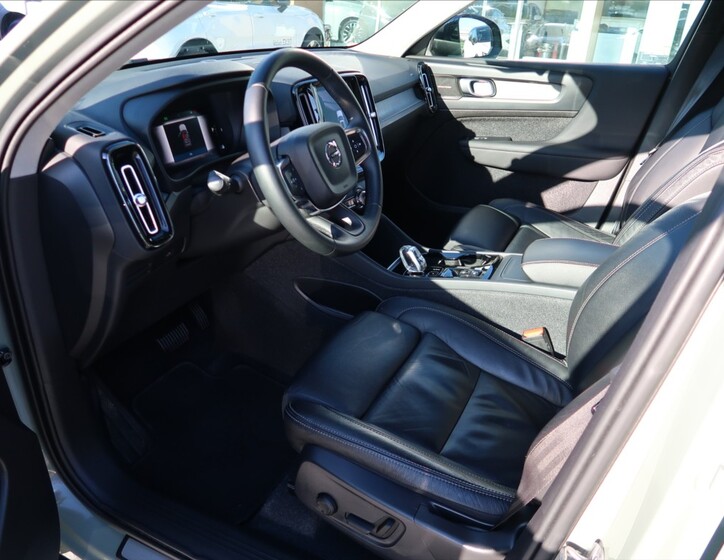 Volvo XC40 9