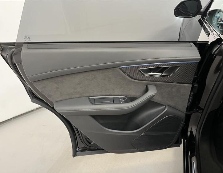 Audi SQ8 27