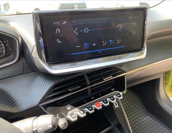 Peugeot 208 10