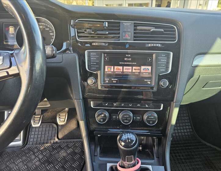 Volkswagen Golf 11