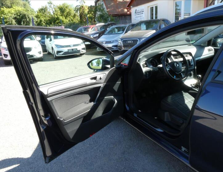 Volkswagen Golf 22