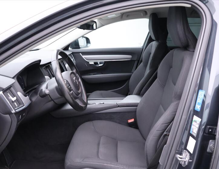 Volvo V90 13