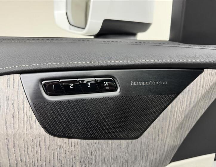 Volvo XC90 33