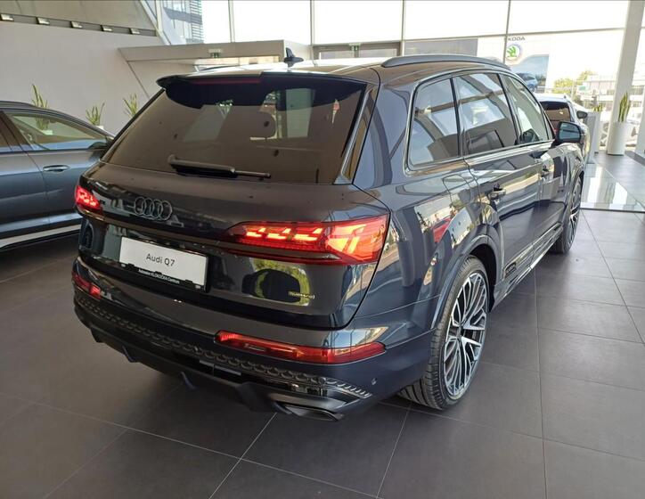 Audi Q7 5
