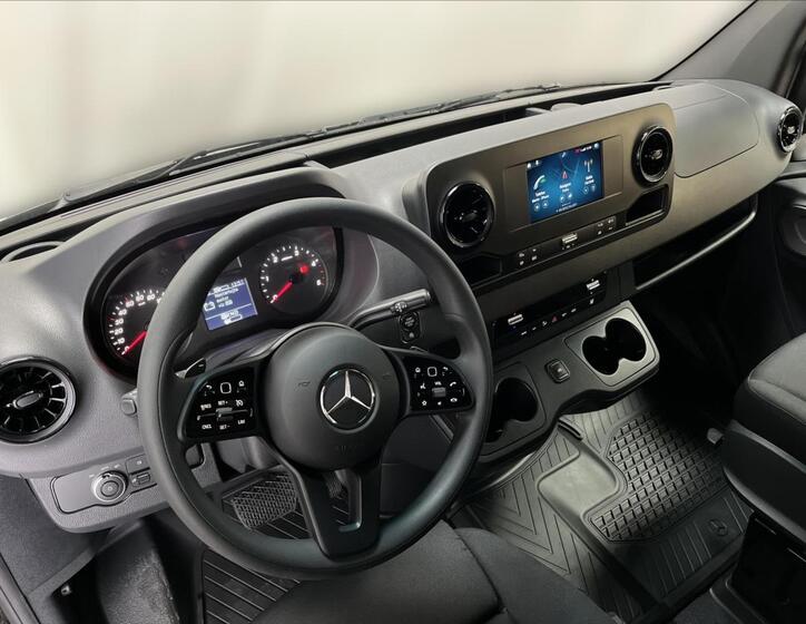 Mercedes-Benz Sprinter 9