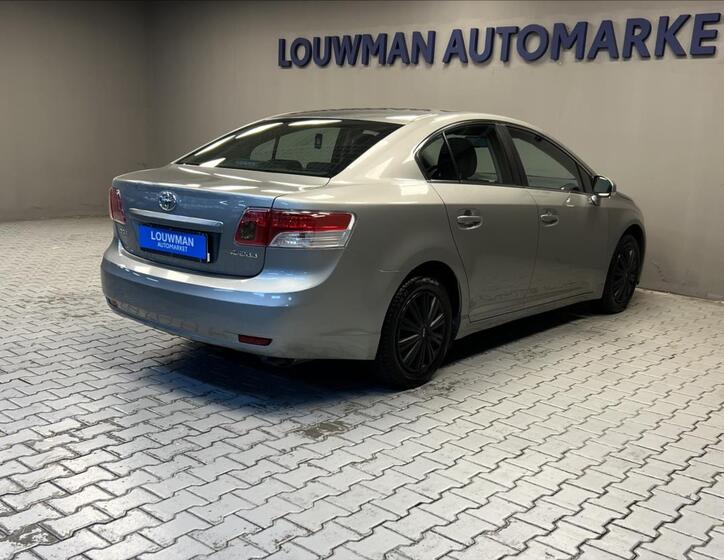 Toyota Avensis 2