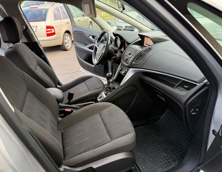 Opel Zafira 10