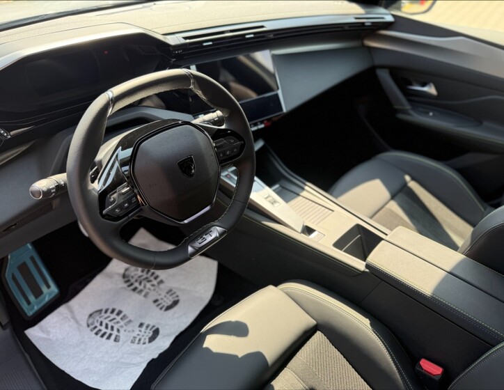 Peugeot 408 7