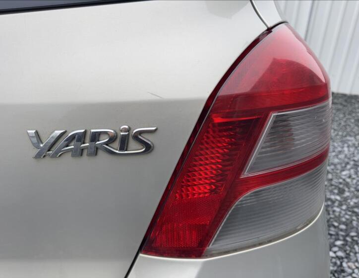 Toyota Yaris 16