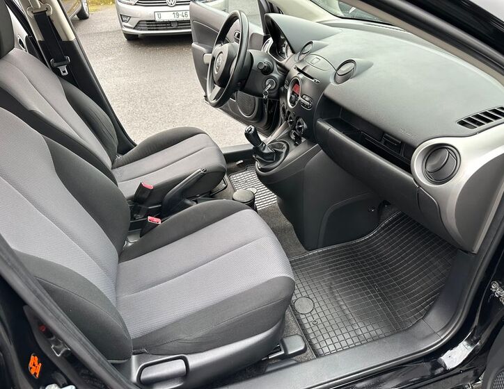 Mazda 2 9