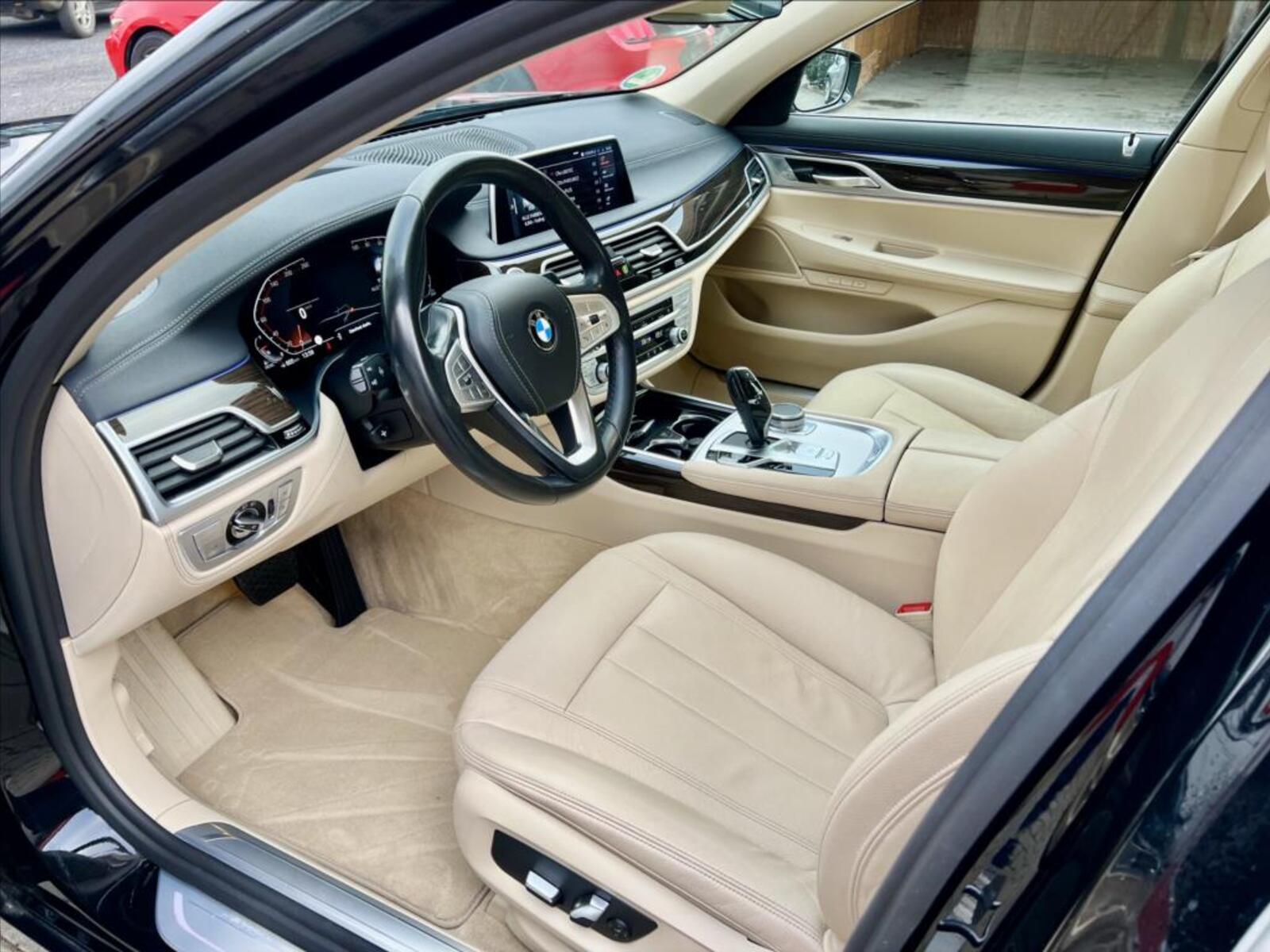 BMW Řada 7 11