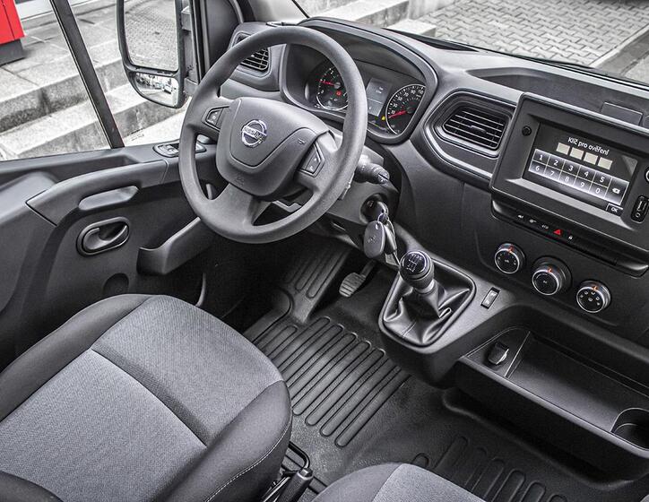 Nissan NV400 34