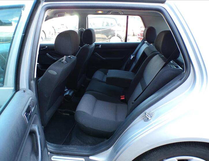 Volkswagen Golf 17